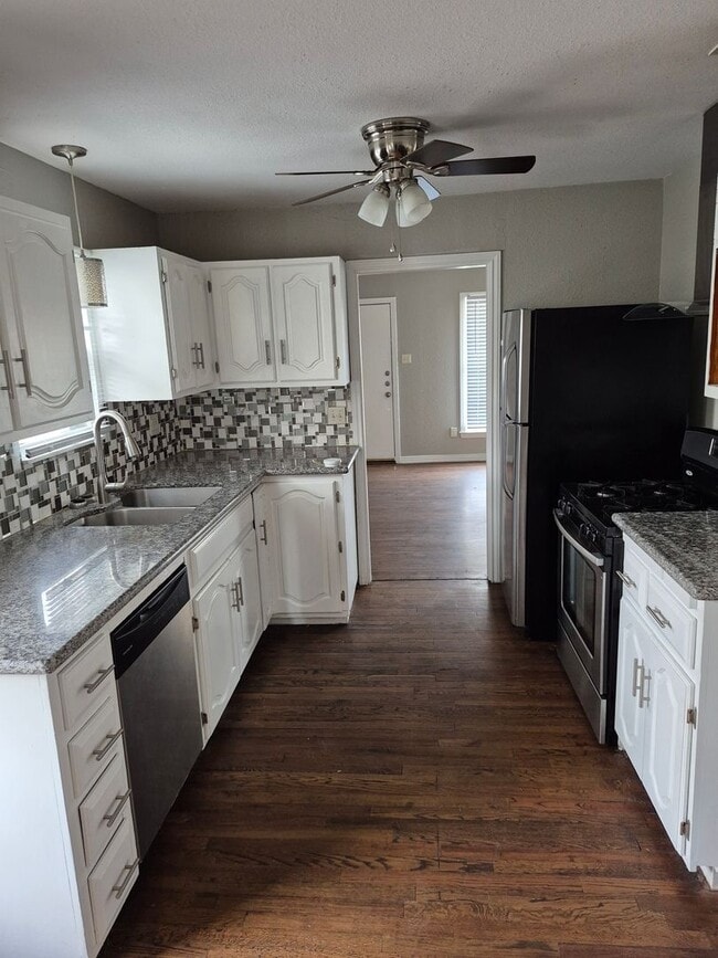 Building Photo - Charming 3-Bedroom, 2-Bath Home with Bonus...