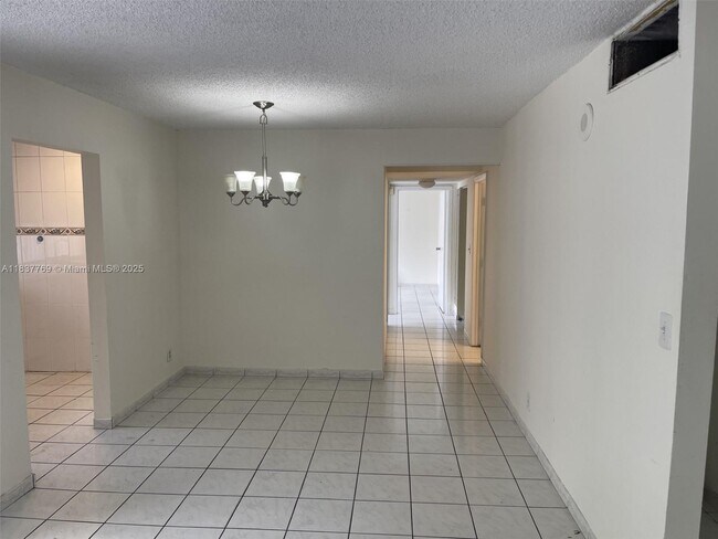 Foto del edificio - 17011 N Bay Rd