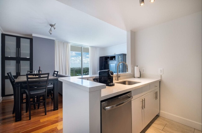 Foto del edificio - 2889 McFarlane Rd