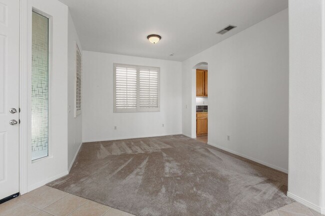 Foto del edificio - Large spacious home in a quiet neighborhoo...
