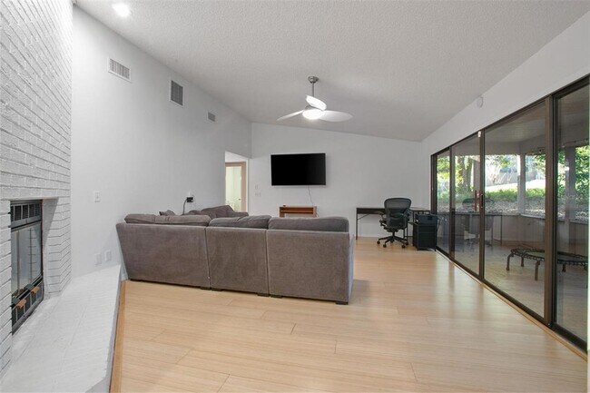 Foto del edificio - 503 Princewood Dr