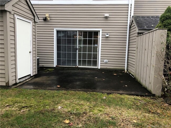 Building Photo - 41 Tamarack Ave