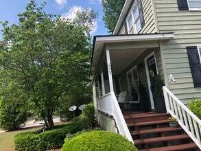 Building Photo - 803 E Magnolia Ave