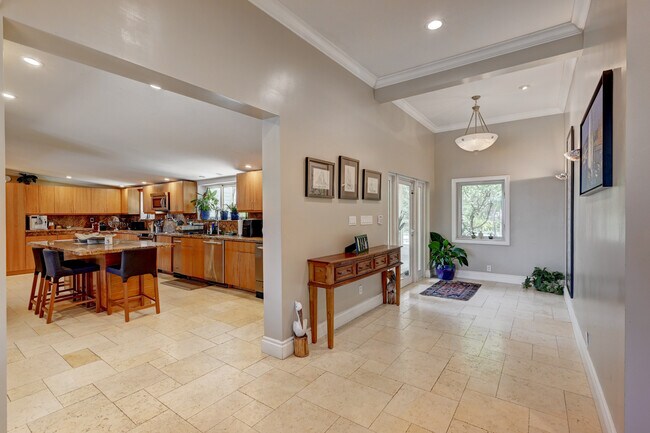 Foto del edificio - 2150 Tanbark Ln