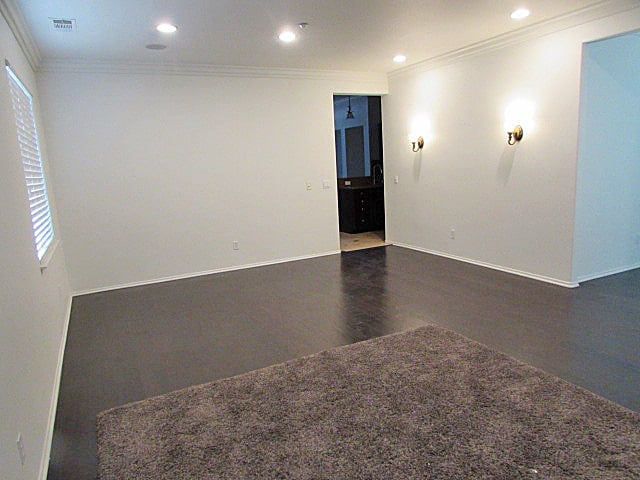 Building Photo - Warm and cozy 4 bedroom 2 bath home in bea...