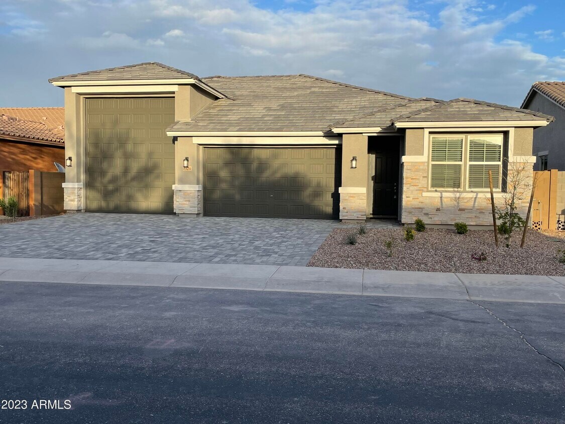 Primary Photo - 1924 N Loretta Pl