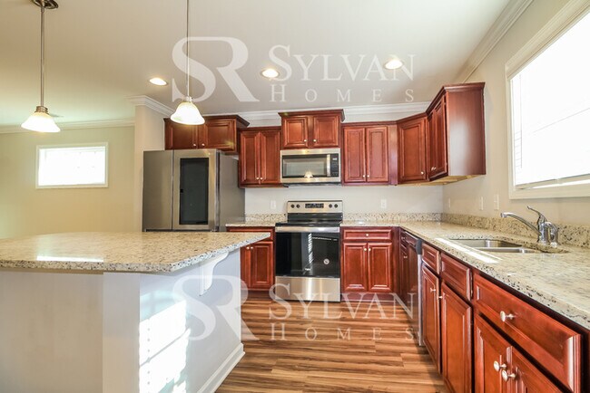 Building Photo - Sunny 5BR 3BA Home for You