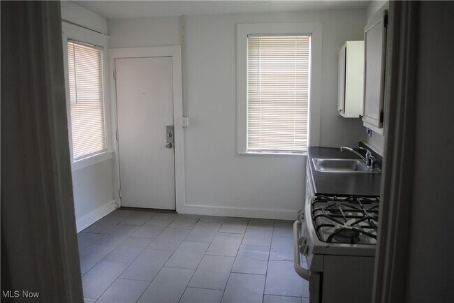 Foto del edificio - 3173 W 38th St