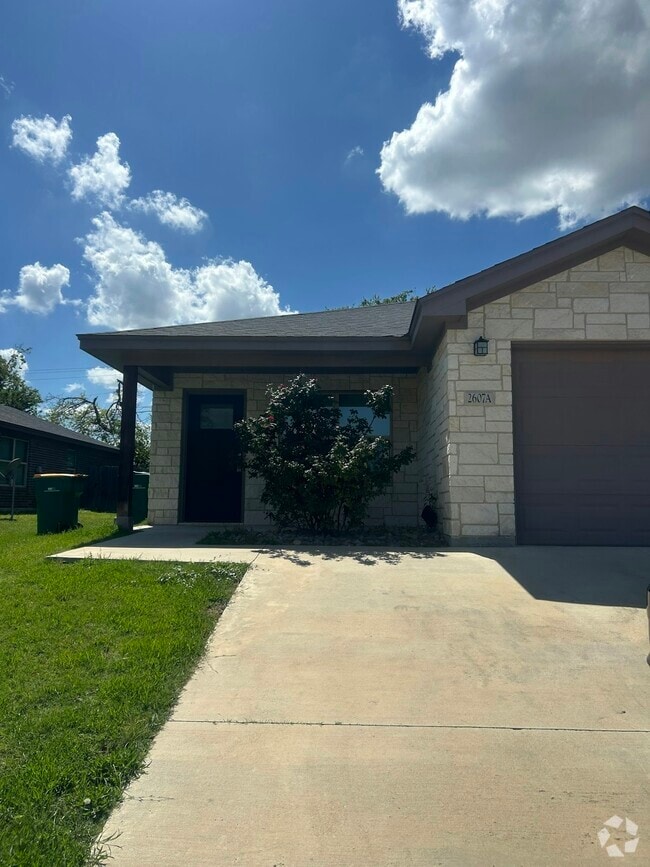 Building Photo - 2607 Leroy Ln