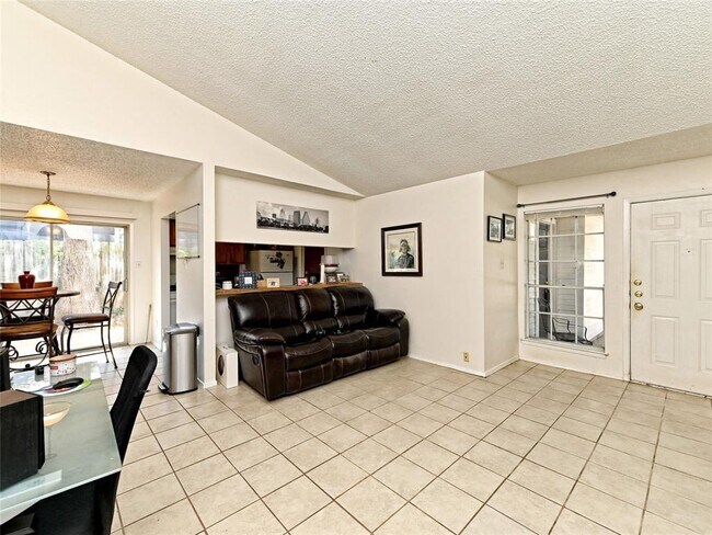 Foto del edificio - 12002 Arrowwood Dr