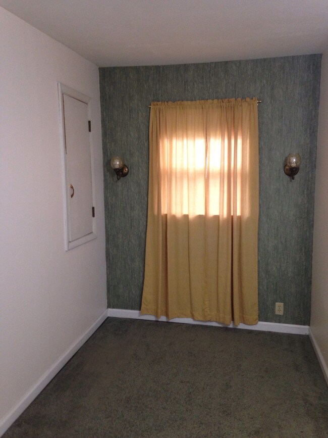 BR alcove - 311 N Center St