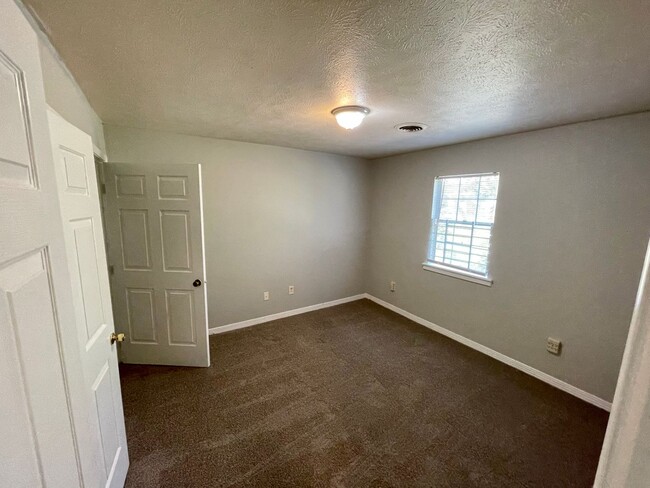 Foto del edificio - 2 bed 1.5 bath town home available in NE J...