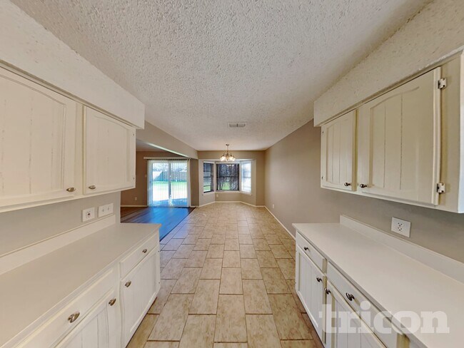 Building Photo - 3029 Meadowmoor St