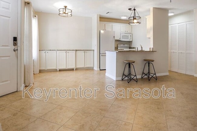 Building Photo - 850 S Tamiami Trl