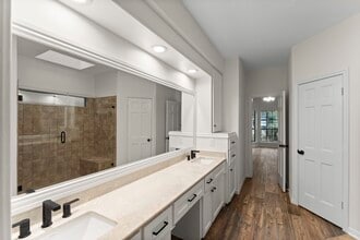 Building Photo - 6 Thornhedge Ct