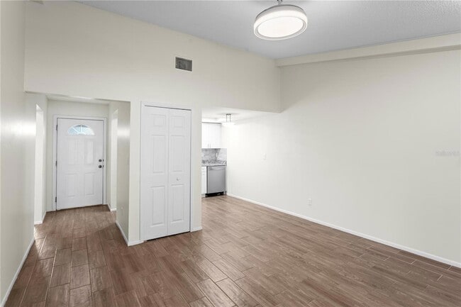 Foto del edificio - 13046 Leverington St