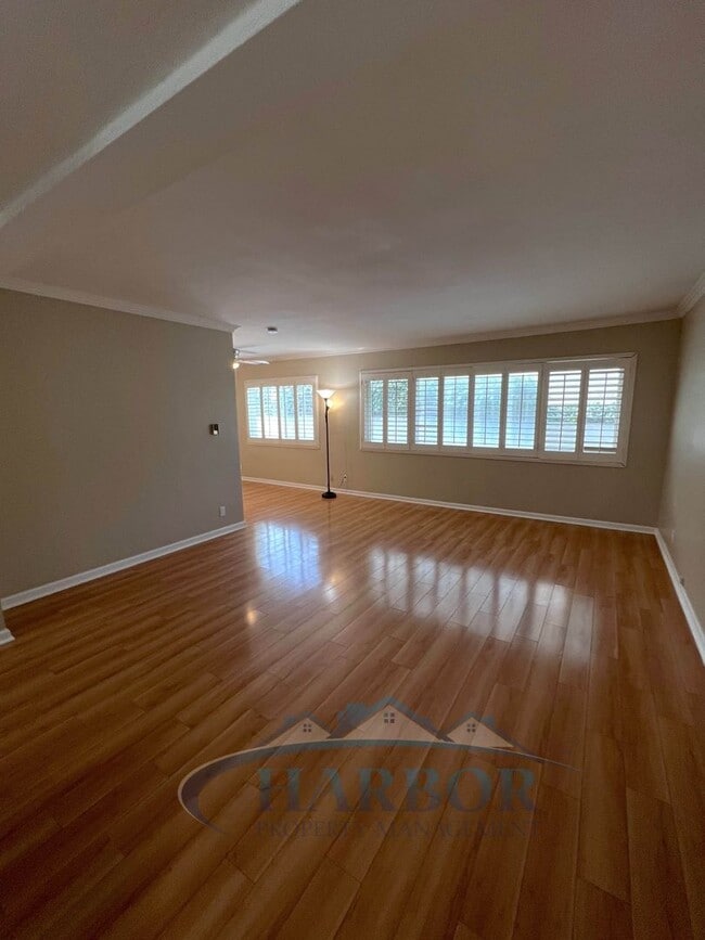 Building Photo - Beachside Charm – 2 Bed, 2 Bath.