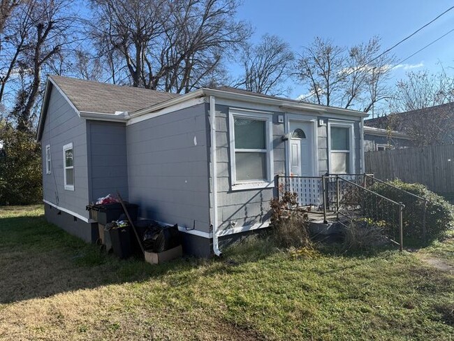 Building Photo - Cute West Nashville Cottage!! 2 Bedroom / ...