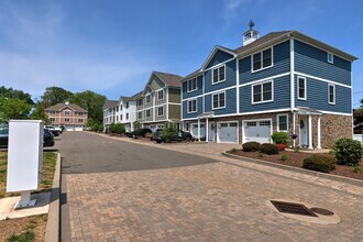 Building Photo - 337 Meadowside Rd