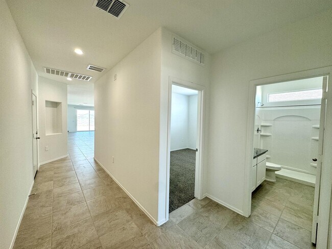 Foto del edificio - 36080 W San Ildefanso Ave