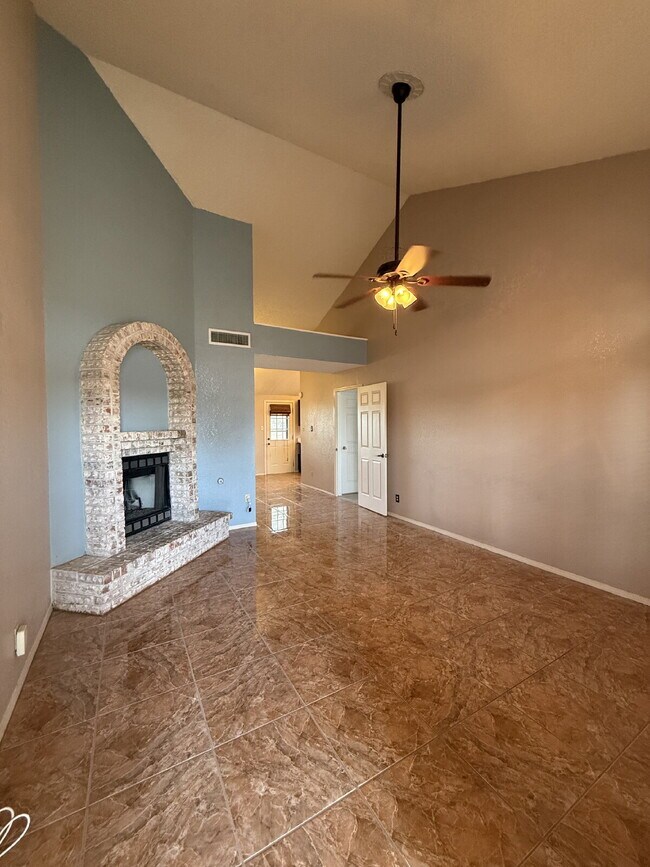 Foto del edificio - 15327 Woodhill Ct