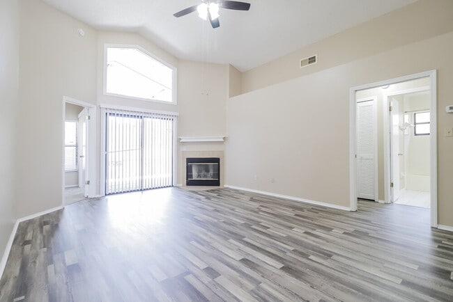 Building Photo - 164 Lakebreeze Cir