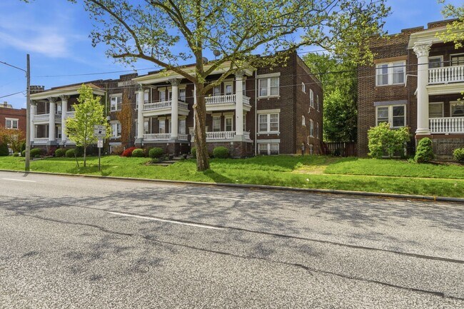 Building Photo - Clifton 31 Apartments
