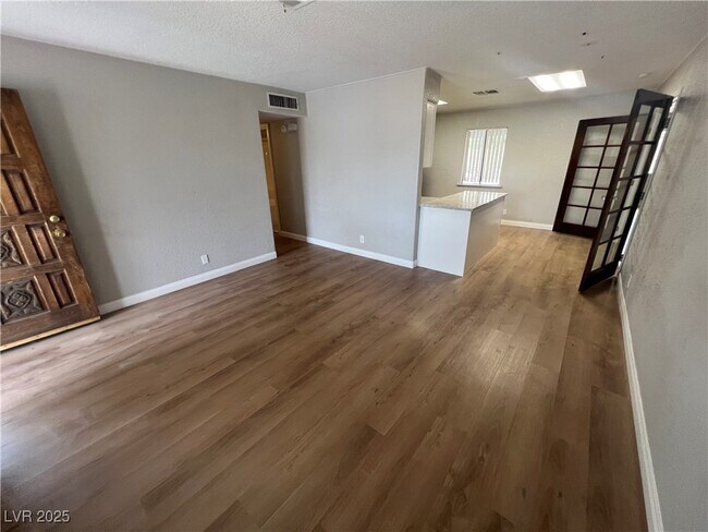 Foto del edificio - 5909 Glen Eagles Ln