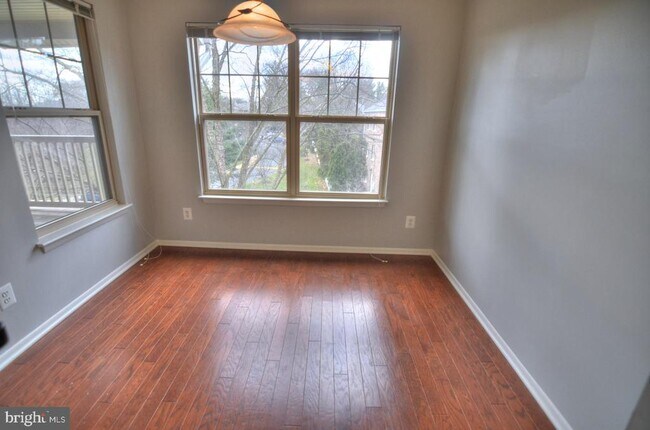 Building Photo - 1707 Ascot Way