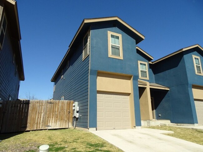 Foto del edificio - 6627 Mia Way #101, San Antonio, TX. 78233