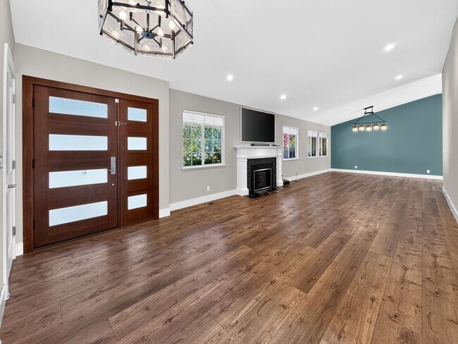 Foto del edificio - Gorgeous 4 Bedroom PLUS Spacious Bonus Room with Pool in Desired Alamo Neighborhood Available Now!