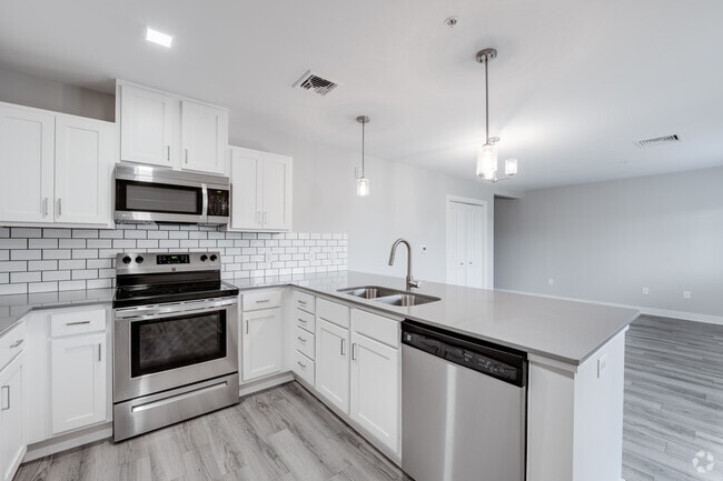 Traverse - Kitchen - Oxford Place Apartments