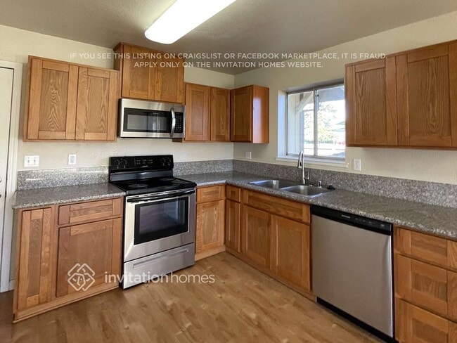 Building Photo - 555 Spruce St