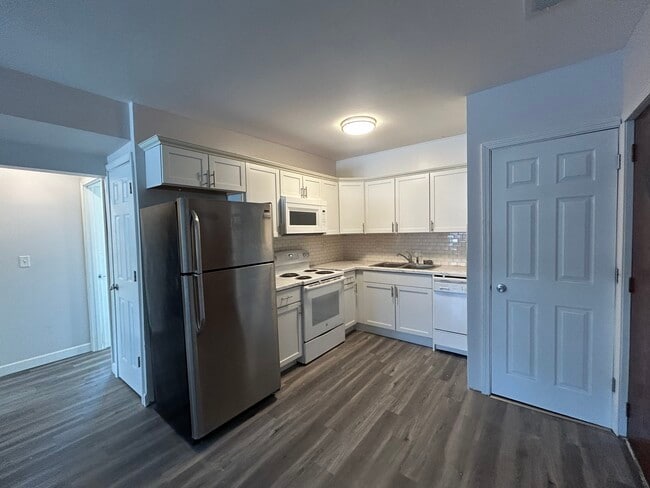 Kitchen - 1371 Shirley St