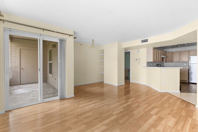 Foto del edificio - GREAT LOCATION 2 Bed 2 Bath Condo in Hunter's Ridge-Available Now!