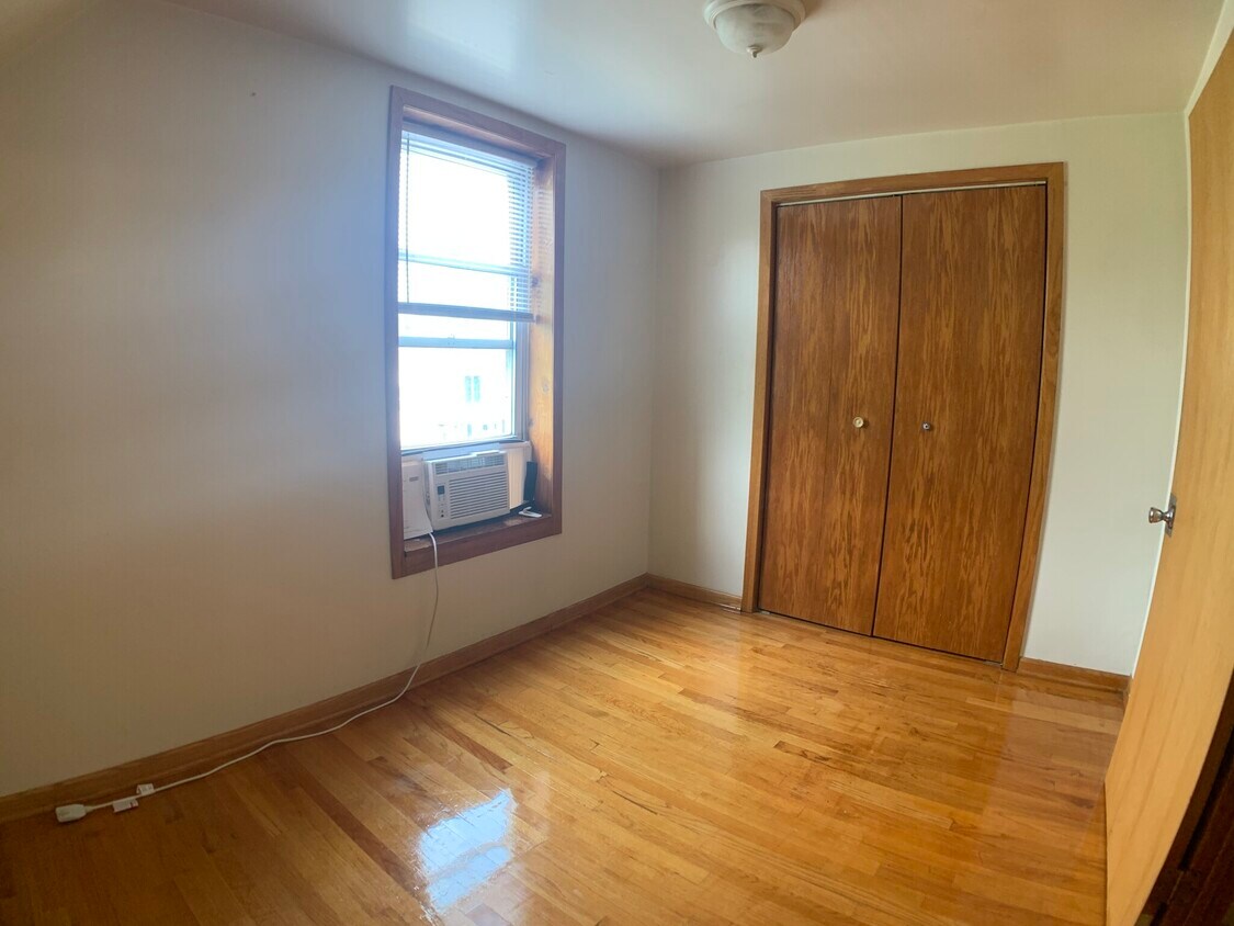 Primary Photo - 1435 W Diversey Pkwy