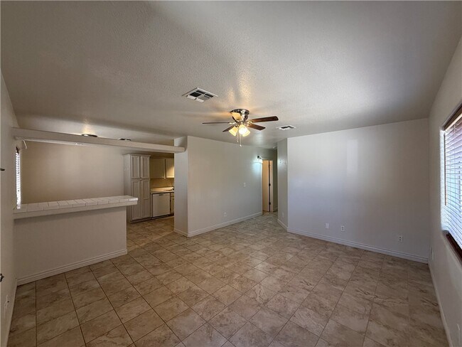 Foto del edificio - 2539 Ashfork Ave