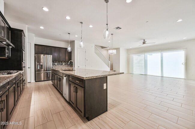 Foto del edificio - 23046 N 74th Pl