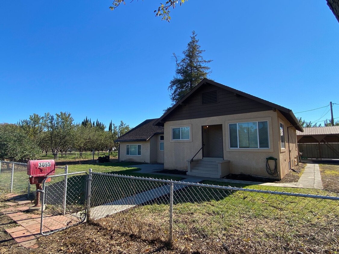 Foto principal - Large 3bd 2 ba home with a great country f...