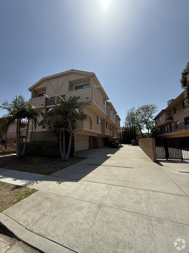 Building Photo - 1011 San Rafael Ave