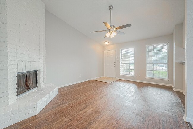 Building Photo - 11203 Pender Ln