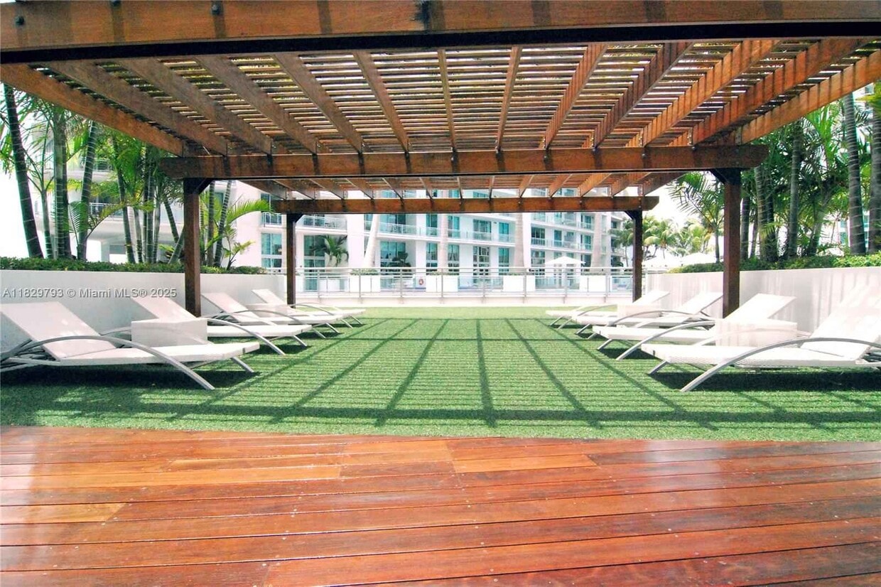 Foto principal - 92 SW 3rd St