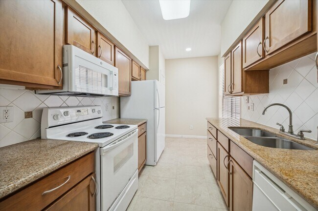 Building Photo - 2700 Revere St