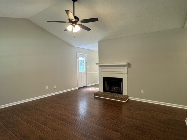 Foto del edificio - Spacious 3 Bed / 2 Bath Ranch in Establish...