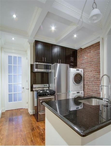 Building Photo - 72 W 108th St