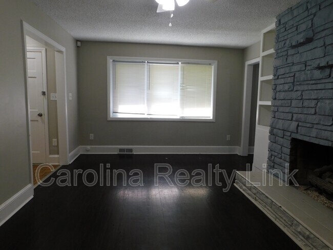 Foto del edificio - 411 Gray Dr