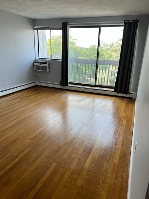 Building Photo - 1643 Cambridge St