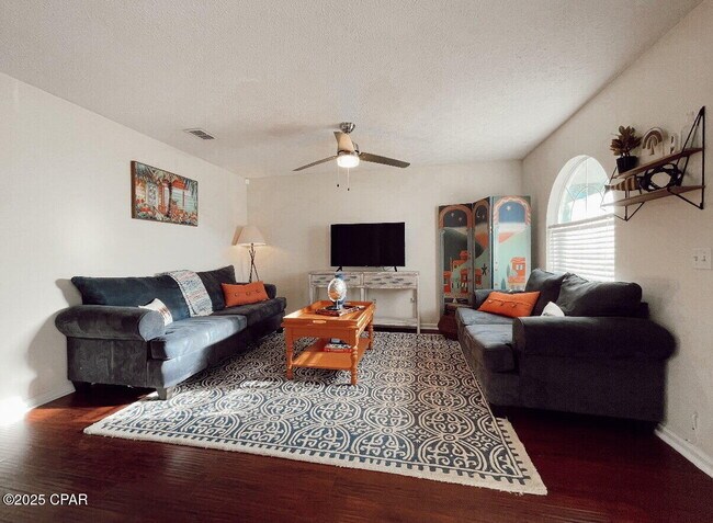 Foto del edificio - 1716 Hickory Ave