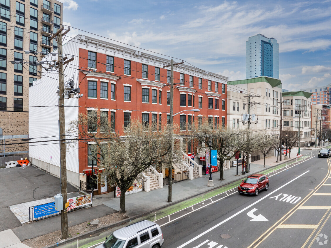 299-307 Grand St - The Brownstones & Townhouses