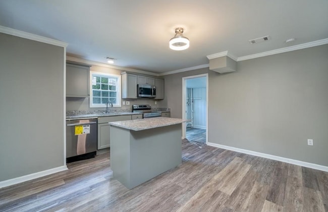 Building Photo - Room in House on Grand Ave SW